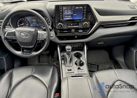 2021 Toyota Highlander Xle z USA, uszkodzony, nr VIN 5TDGZRBH7MS524714